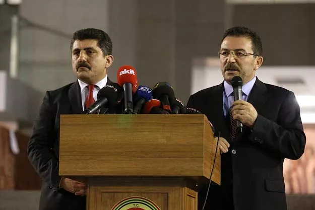 istanbul police chief selami altinok r flanked by deputy chief prosecutor orhan kapici l speaks during a press conference after clashes on march 31 photo afp istanbul police chief selami altinok r flanked by deputy chief prosecutor orhan kapici l speaks during a press conference after clashes on march 31 photo afp