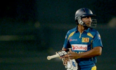 sri lanka urges sangakkara retirement rethink