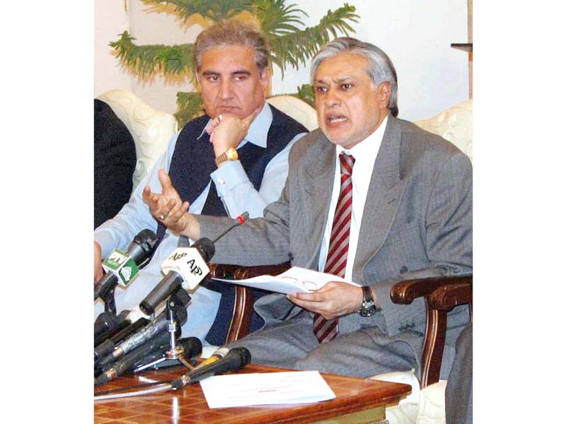 finance minister ishaq dar and pti leader shah mahmood qureshi brief the media after signing the agreement for setting up the judicial commission photo app