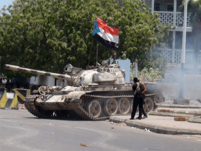 al qaeda frees 300 inmates in raid on yemen jail