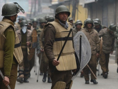 separatists kill two in indian kashmir