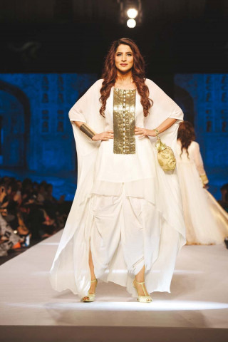 designers exhibited collections featuring a mix of cr me toned ensembles and trendy urban designs photos tapu javeri designers exhibited collections featuring a mix of cr me toned ensembles and trendy urban designs photos tapu javeri