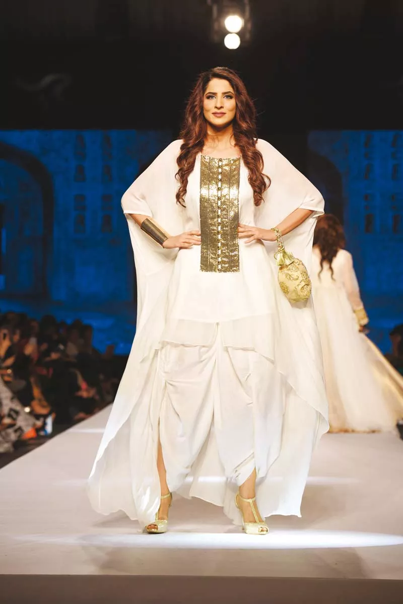 designers exhibited collections featuring a mix of cr me toned ensembles and trendy urban designs photos tapu javeri designers exhibited collections featuring a mix of cr me toned ensembles and trendy urban designs photos tapu javeri