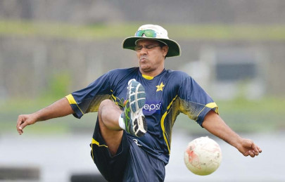 coming under fire players unhappy with waqar s attitude coming under fire players unhappy with waqar s attitude
