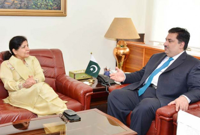 minister for commerce khurram dastagir in a meeting with united nations economic and social commission for asia and the pacific escap executive secretary dr shamshad akhtar photo pid