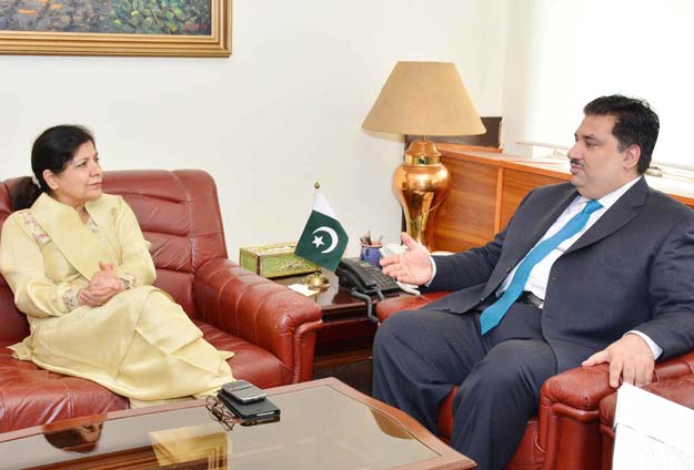 minister for commerce khurram dastagir in a meeting with united nations economic and social commission for asia and the pacific escap executive secretary dr shamshad akhtar photo pid