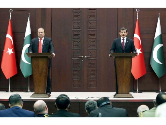 prime minister nawaz sharif l and his turkish counterpart ahmet davutoglu hold a joint press conference at the cankaya palace in ankara photo afp