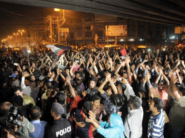 mqm supporters chant anti pti slogans in karimabad karachi photo express mqm supporters chant anti pti slogans in karimabad karachi photo express