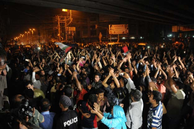 mqm workers and supporters chant anti pti slogans at kareemabad after the latter 039 s election camp was uprooted late on friday photo mohammad noman express mqm workers and supporters chant anti pti slogans at kareemabad after the latter 039 s election camp was uprooted late on friday photo mohammad noman express