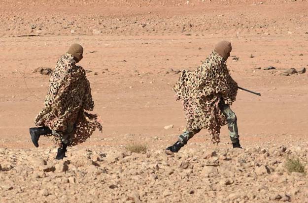 saudi special forces snipers run before taking a position during quot anti terrorist quot exercises on march 18 2015 photo afp