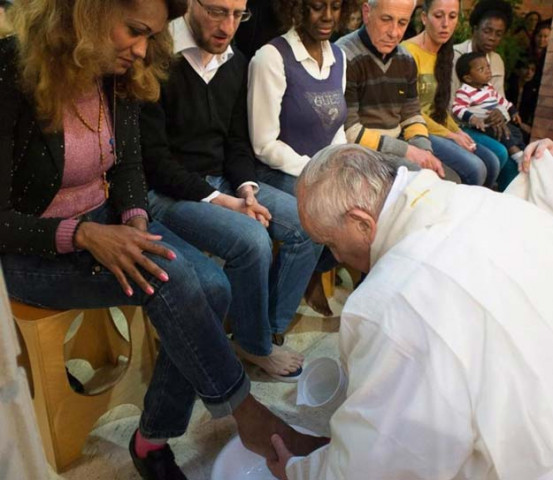 pope francis washes the feet of a dozen inmates for holy thursday at rebibbia prison in rome photo afp