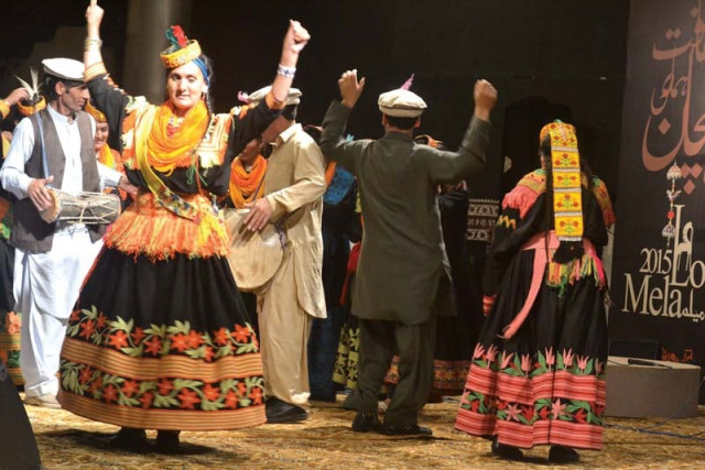 a troupe of kailash valley performs at the festival photo express a troupe of kailash valley performs at the festival photo express