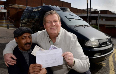 pakistani taxi driver returns 10 000 to passenger who left it in the back of his taxi
