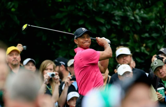 woods who missed last year 039 s masters due to back surgery excited spectators with a late afternoon practice round alongside long time pal mark o 039 meara photo afp