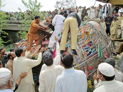 road mishap twenty five injured in bus accident