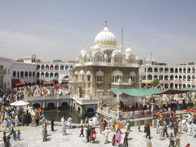 sikh pilgrims gathered around gurdwara sri punja sahib in hassanabdal photos rashid ali sikh pilgrims gathered around gurdwara sri punja sahib in hassanabdal photos rashid ali