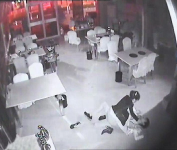 restaurant owner in china fights off would be rapist using martial arts