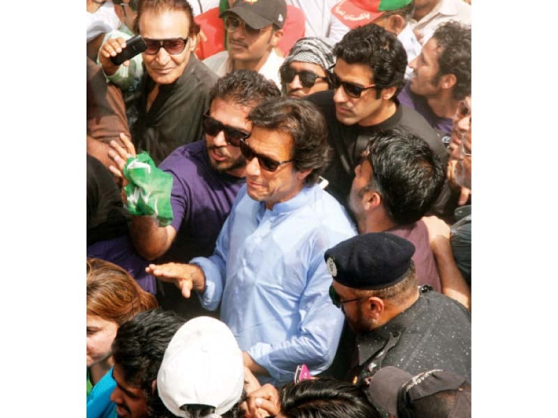 pti activists gathered at jinnah ground to welcome their chief imran khan on thursday afternoon interestingly mqm s election camps were shut down and the barriers leading to jinnah ground were left open as workers were instructed by altaf hussain to welcome the pti with flowers photo athar khan express