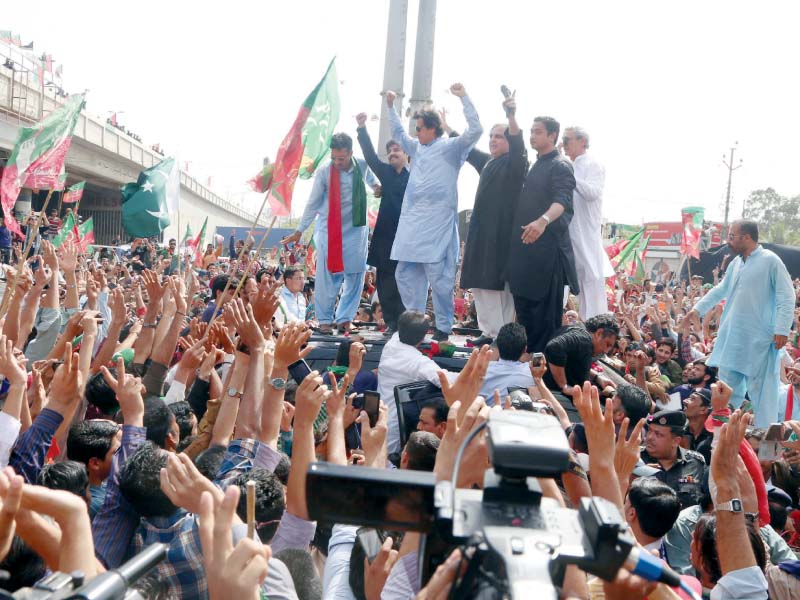 imran khan responds to crowd s cheering at karimabad photo athar khan express
