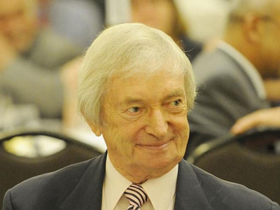 voice of cricket richie benaud dies at 84