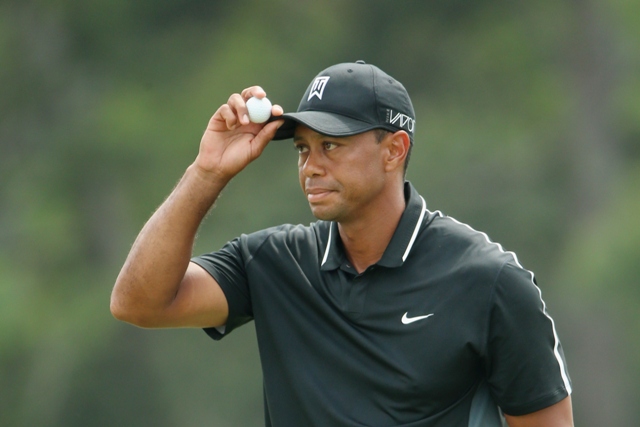 tiger woods of the united states waves to the gallery on the 18th green during the second round of the 2015 masters tournament at augusta national golf club on april 10 2015 in augusta georgia photo afp