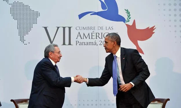 us president barack obama r shakes hadns with cuba 039 s president raul castro l on the sidelines of the summit of the americas at the atlapa convention center on april 11 2015 in panama city photo afp us president barack obama r shakes hadns with cuba 039 s president raul castro l on the sidelines of the summit of the americas at the atlapa convention center on april 11 2015 in panama city photo afp