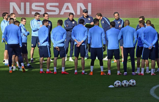 atletico madrid 039 s argentinian coach diego simeone c and his players take part in a training session at vicente calderon stadium in madrid on april 13 2015 on the eve of their uefa champions league quarter final first leg football match against real madrid photo afp