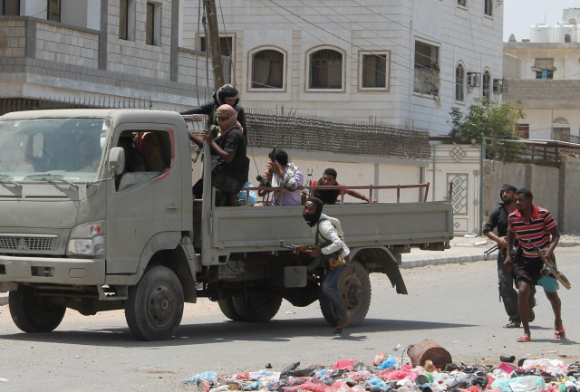 armed yemeni members of the southern separatist movement run during reported clashes with huthi rebels in the port city of aden 039 s dar saad suburb on april 14 2015 photo afp armed yemeni members of the southern separatist movement run during reported clashes with huthi rebels in the port city of aden 039 s dar saad suburb on april 14 2015 photo afp