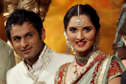 hubby shoaib malik calls india s mirza pride of pakistan