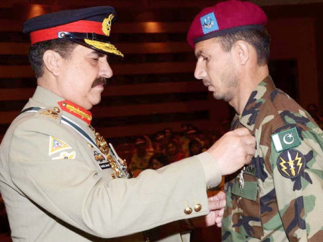 general raheel sharif confers a gallantry award on a soldier at the ghq in rawalpindi photo inp general raheel sharif confers a gallantry award on a soldier at the ghq in rawalpindi photo inp