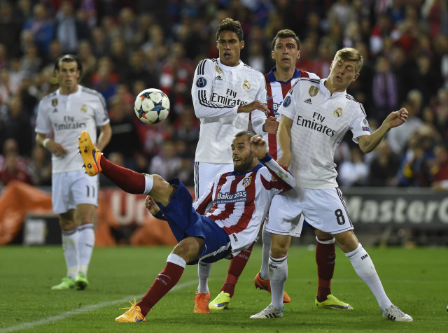 atletico madrid 039 s midfielder mario suarez vies with real madrid 039 s german midfielder toni kroos during the uefa champions league quarter final first leg football match photo afp atletico madrid 039 s midfielder mario suarez vies with real madrid 039 s german midfielder toni kroos during the uefa champions league quarter final first leg football match photo afp