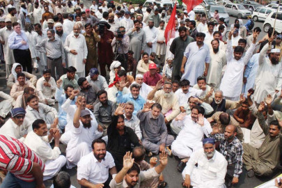 wapda workers thousands come together at anti privatisation demo wapda workers thousands come together at anti privatisation demo