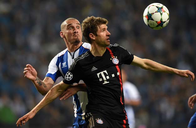 bayern munich 039 s midfielder thomas mueller r vies with fc porto 039 s brazilian defender maicon roque l during the uefa champions league quarter final football match fc porto vs fc bayern munich at the at the dragao stadium in porto on april 15 2015 photo afp