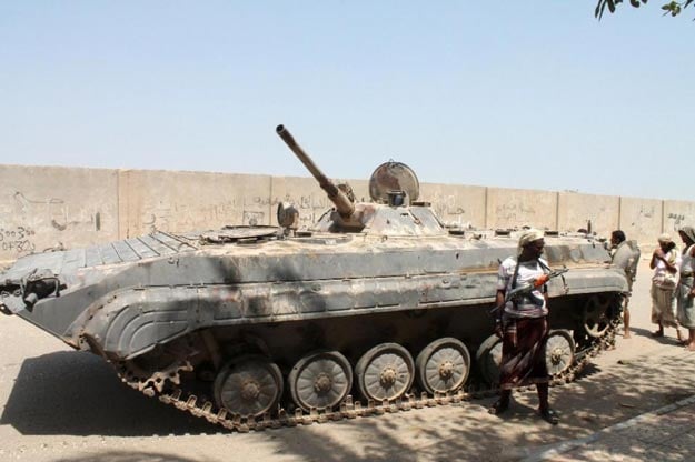 armed yemeni members of the southern separatist movement in the port city of aden 039 s dar saad suburb on april 14 2015 photo afp