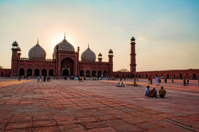 the badshahi mosque 039 s construction was ordered by mughal emperor aurangzheb photo umer imam ud din the badshahi mosque 039 s construction was ordered by mughal emperor aurangzheb photo umer imam ud din