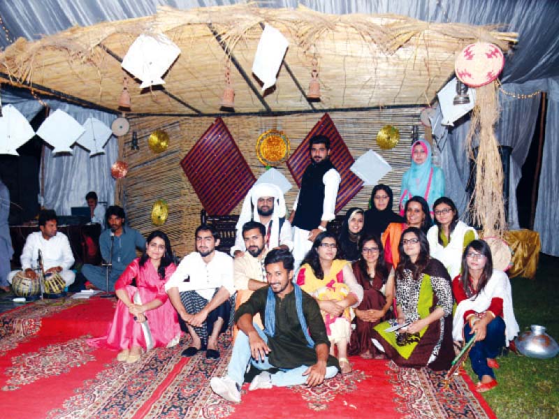 participants get together for a photograph after the workshop photo express