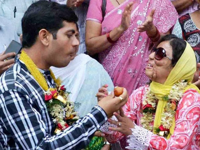 photo oneindia photo oneindia