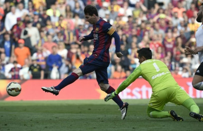 la liga messi scores 400th barcelona goal to preserve two point lead