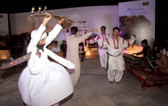visitors failed to find any difference in the two festivals photos inp visitors failed to find any difference in the two festivals photos inp