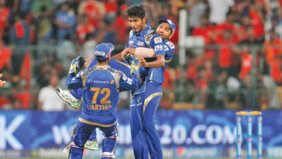 indian premier league harbhajan helps mumbai break ipl duck