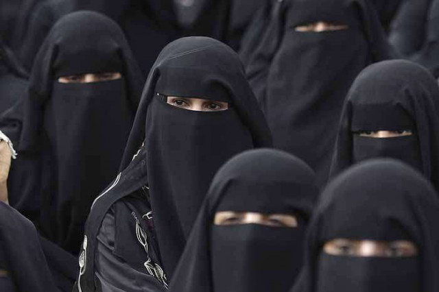 man in abaya arrested for molesting women in makkah mosque man in abaya arrested for molesting women in makkah mosque
