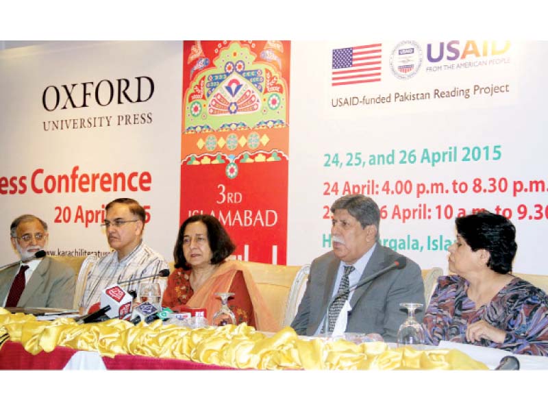 ameena saiyid gives details about the islamabad literature festival at a press conference asghar nadeem syed and kishwar naheed can also be seen photo inp
