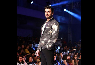 fawad khan walks the ramp at psfw 2015 fawad khan walks the ramp at psfw 2015