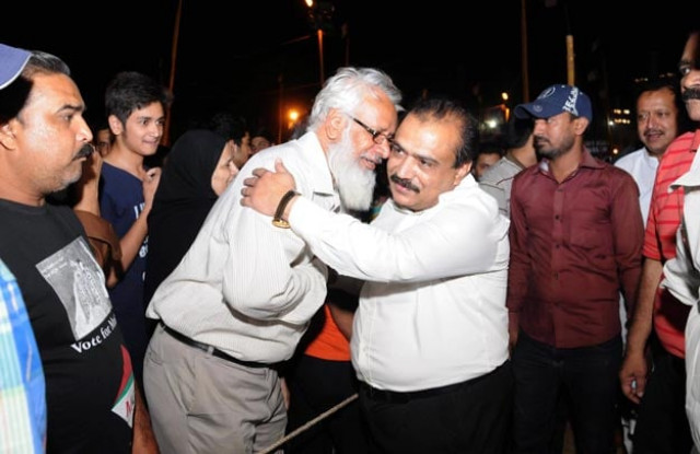 mqm supporters congratulating winning candidate from na 246 kunwar naveed jamil photo express mohammad noman mqm supporters congratulating winning candidate from na 246 kunwar naveed jamil photo express mohammad noman
