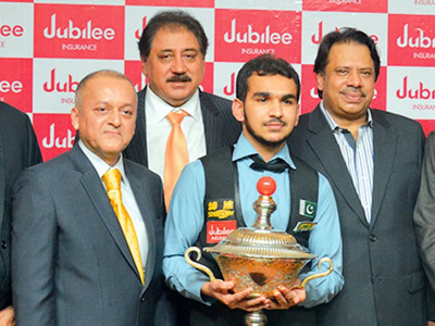 hamza faces mixed fortunes on day two