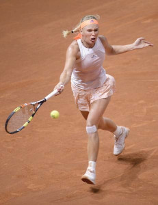 wozniacki halep reach stuttgart last four