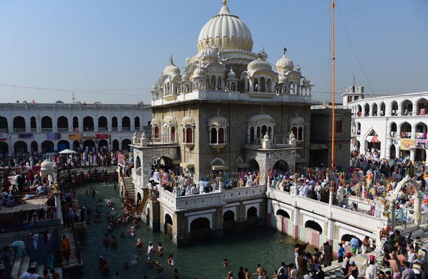 pakistani and indian sikh devotees gather at the gurdwara panja sahib during the annual vaisakhi festival in hasan abdal photo afp