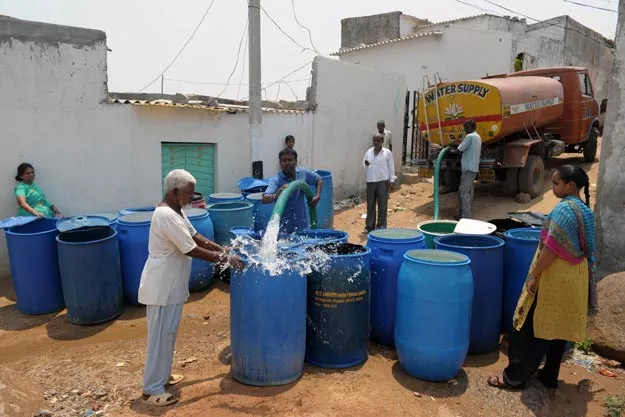 the commissioner also accepted that 10 hydrants approved by the sindh government were not functioning properly photo afp the commissioner also accepted that 10 hydrants approved by the sindh government were not functioning properly photo afp