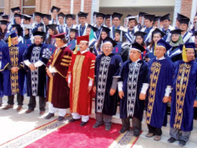 recently awarded degree holders pose with chief minister qaim ali shah at sukkur institute of business administration s second convocation photo express recently awarded degree holders pose with chief minister qaim ali shah at sukkur institute of business administration s second convocation photo express