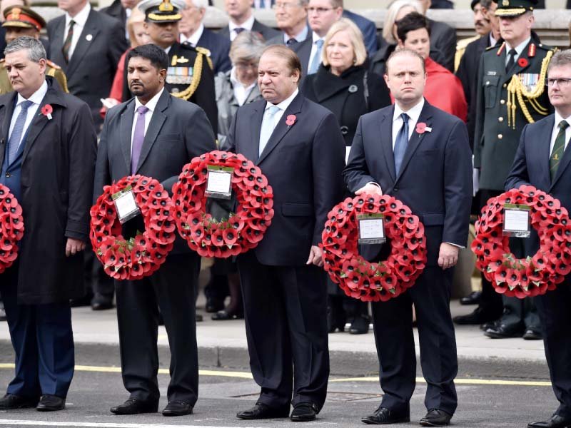 pm nawaz sharif prepares to lay a wreath at the cenotaph war memorial during a service to commemorate the battle of gallipoli photo afp